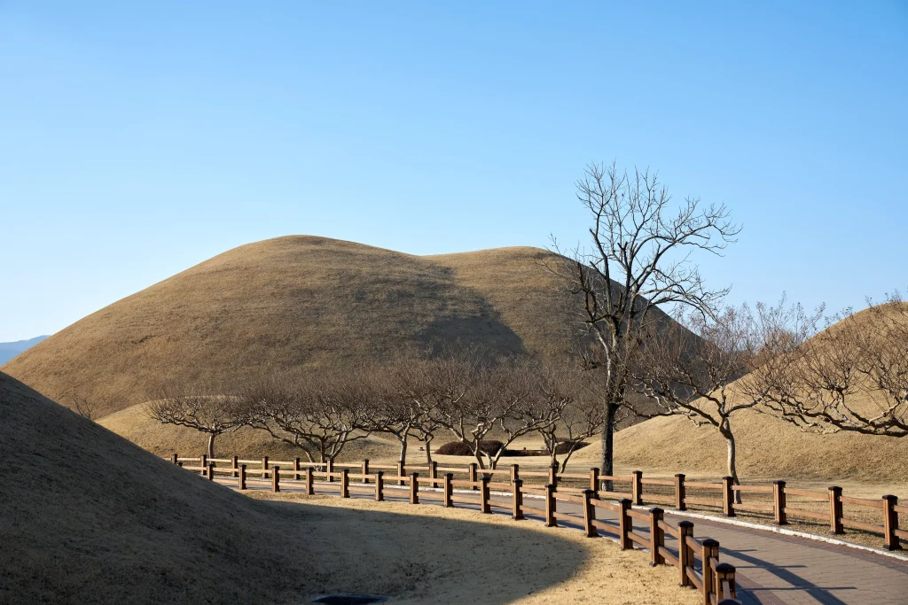 경주 대릉원 포토존 찾아가기, 천마총 구경할 만 할까?_2024 16